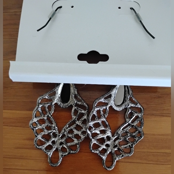 Women's Earrings - Picture 3 of 5